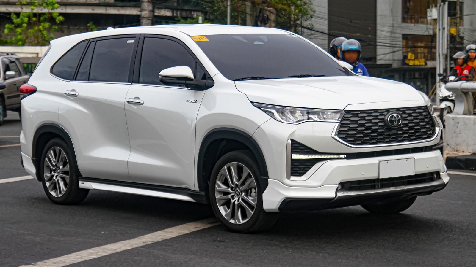 Toyota Innova Zenix Q Hybrid